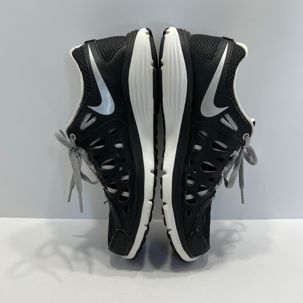 Nike Black and White Athletic Shoes - Picture 5 of 10
